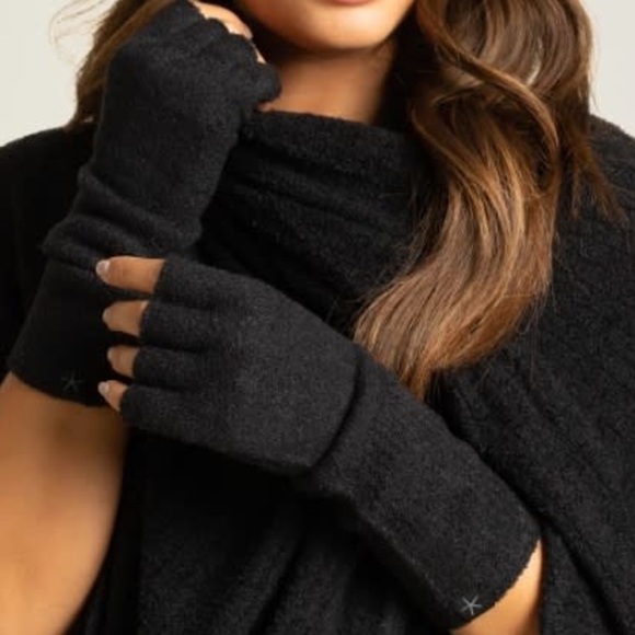 Barefoot Dreams CozyChic Lite Fingerless Gloves One Size - Graphite, blush pink - Picture 5 of 5